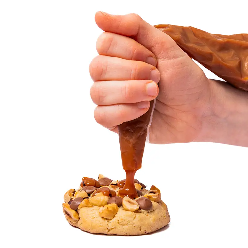 Cookie de avellana, chocolate con leche y caramelo salado - Imagen 3