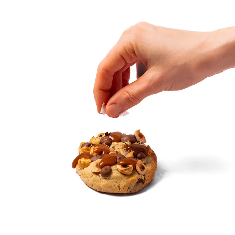 Cookie de avellana, chocolate con leche y caramelo salado - Imagen 5