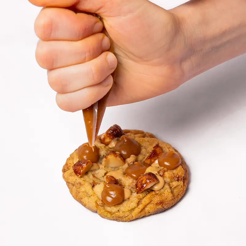 Cookie de avellana, chocolate con leche y caramelo salado - Imagen 6